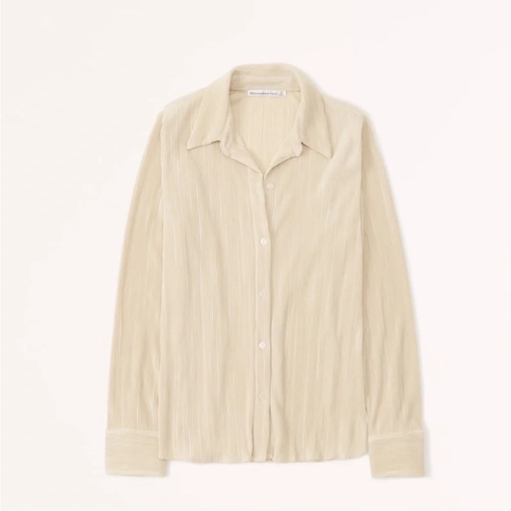 Abercrombie & Fitch Long-Sleeve Textured Satin Button-Up Shirt - Picture 5 of 6